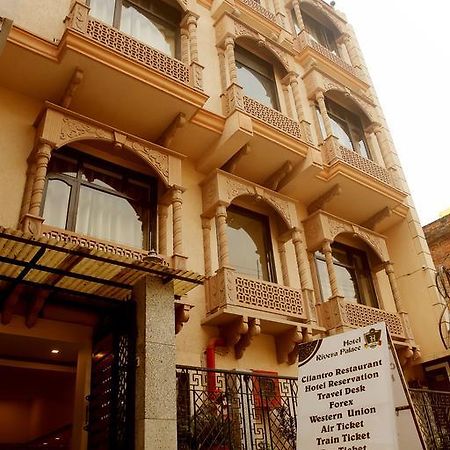 Hotel Rivera Palace Варанаси Екстериор снимка